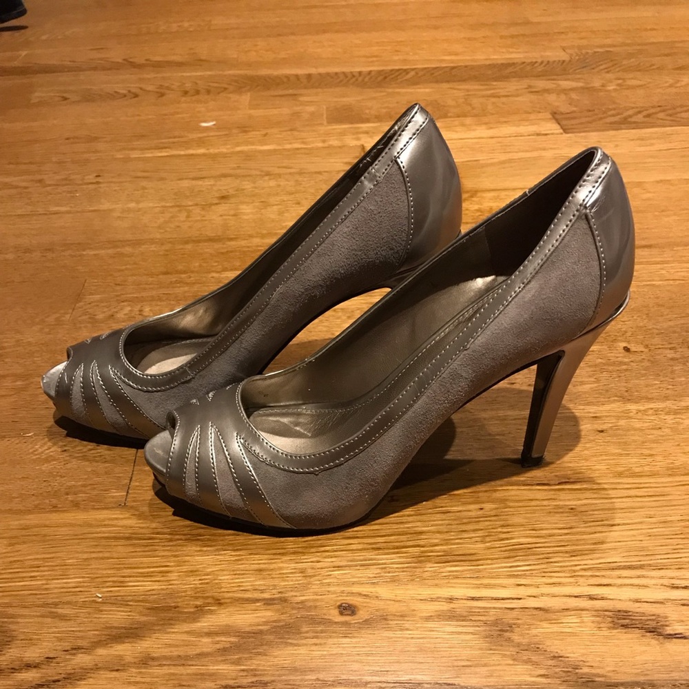 Bandolino Grey Suede Peeptoe Heel
